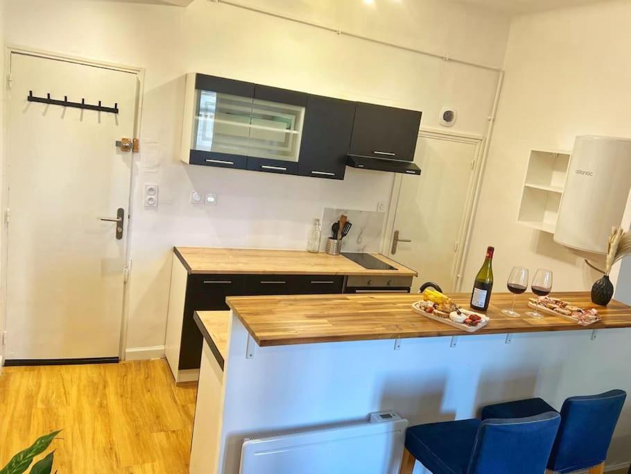 Appartement Agreable Refait A Neuf, Centre Historique *